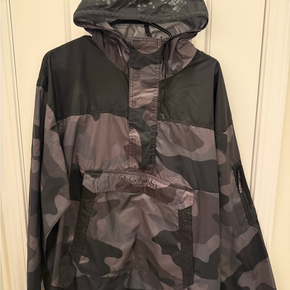 Columbia Men's Hooded Windbreaker - Black and Gray Camo